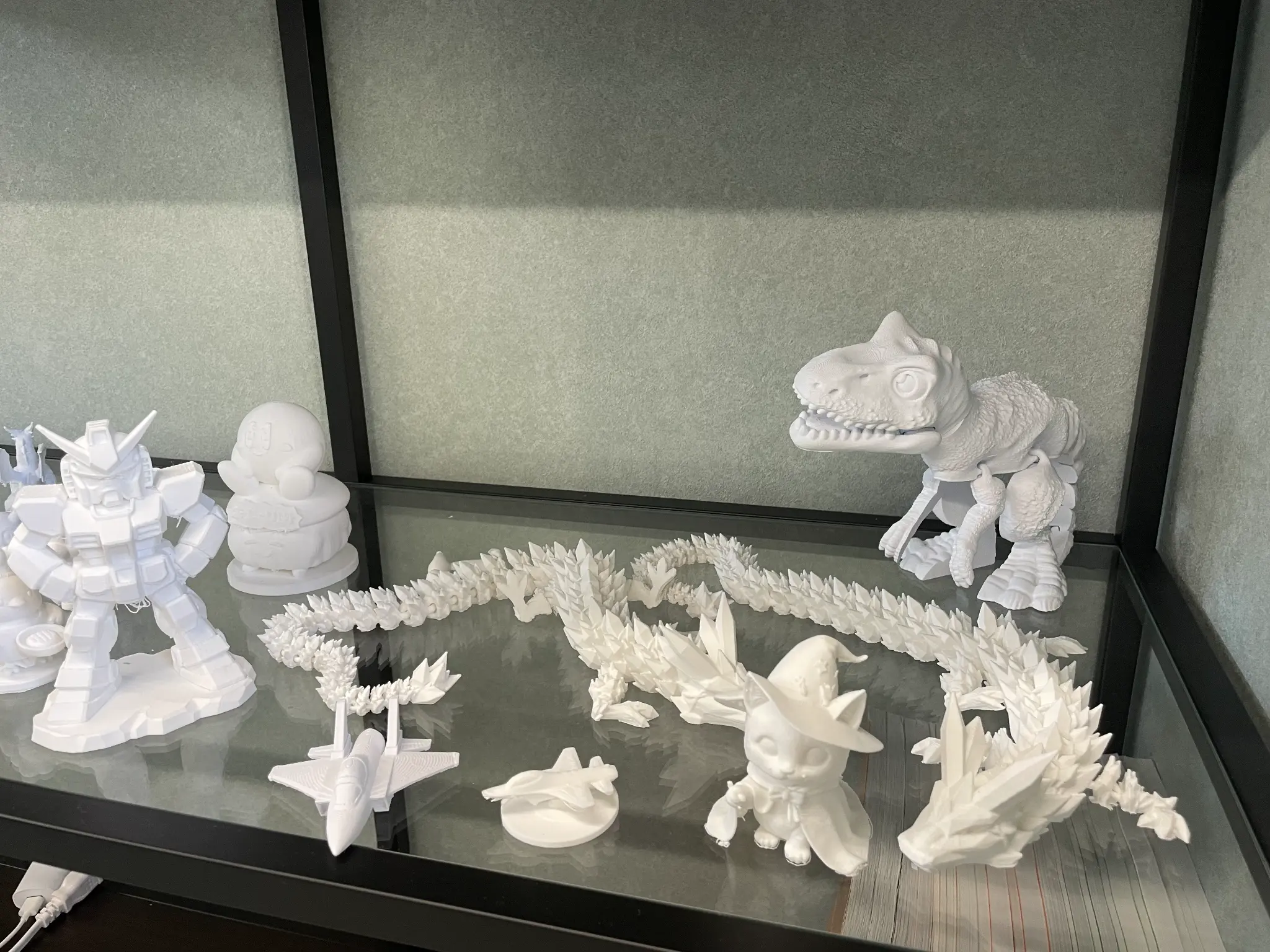 教室に並ぶさまざまな3D作品